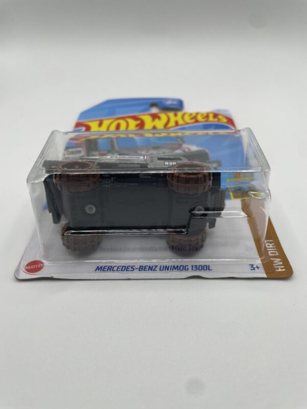 Hot Wheels ZAMAC Mercedes-Benz Unimog 1300L - Image 2