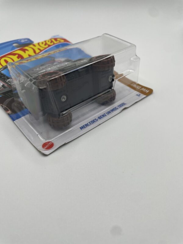 Hot Wheels ZAMAC Mercedes-Benz Unimog 1300L - Image 5