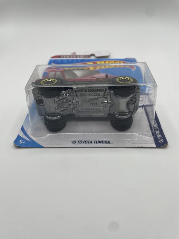 Hot Wheels '10 Toyota Tundra - Red - Image 2