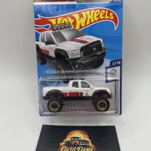 Hot Wheels '10 Toyota Tundra - White