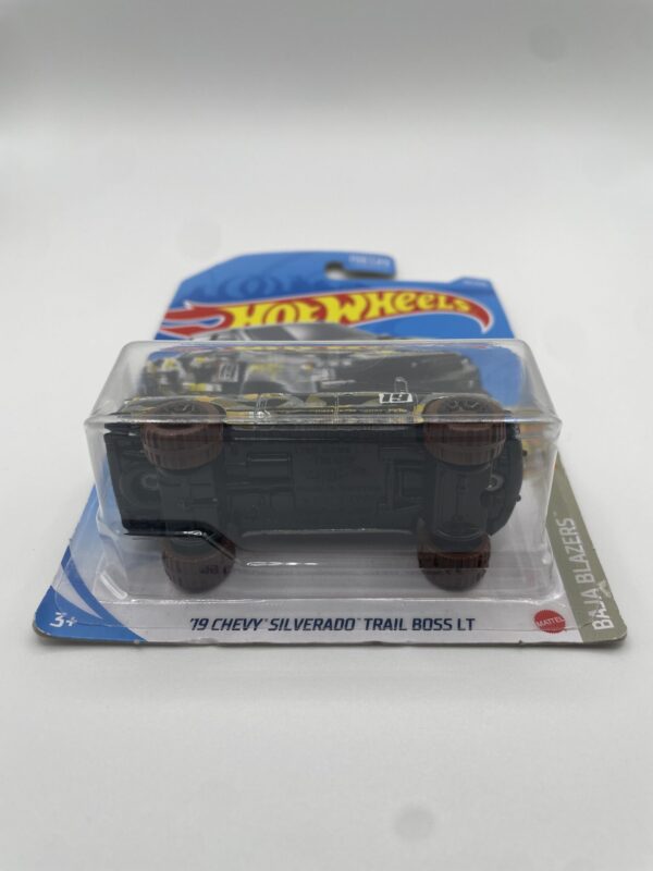 Hot Wheels ZAMAC '19 Chevy Silverado Trail Boss LT - Image 2