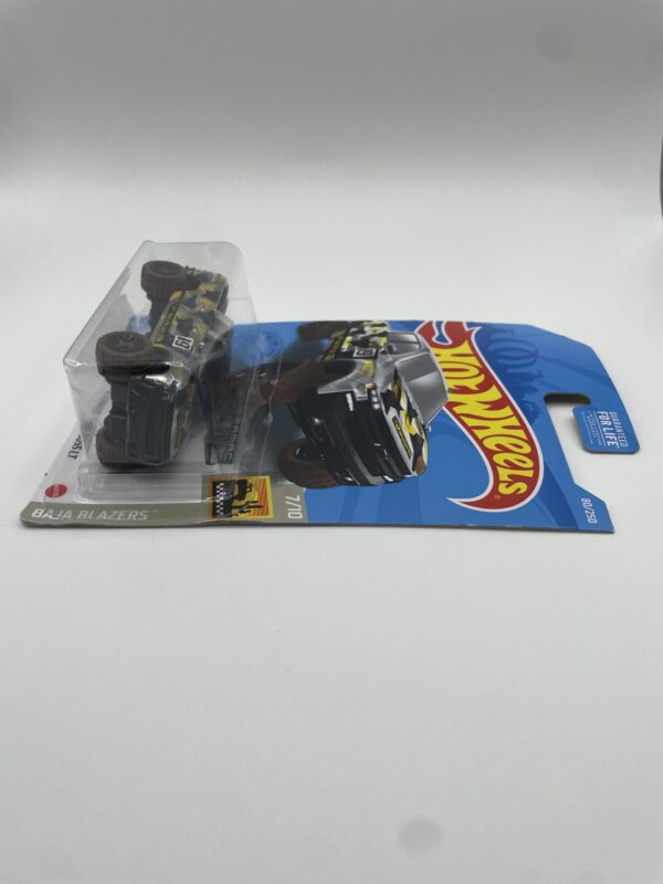 Hot Wheels ZAMAC '19 Chevy Silverado Trail Boss LT - Image 3
