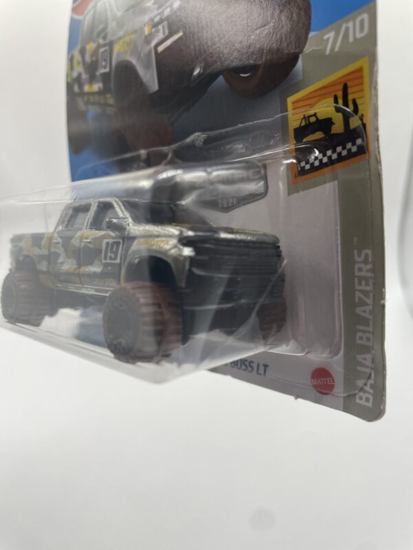 Hot Wheels ZAMAC '19 Chevy Silverado Trail Boss LT - Image 5
