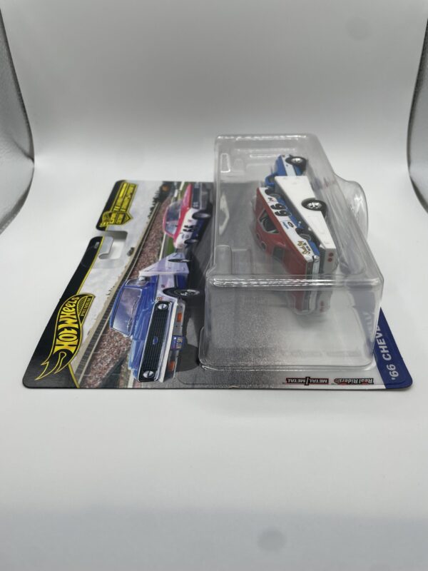 Hot Wheels Team Transport #64 '66 Chevelle w/ '72 Chevy Ramp Truck - Image 4