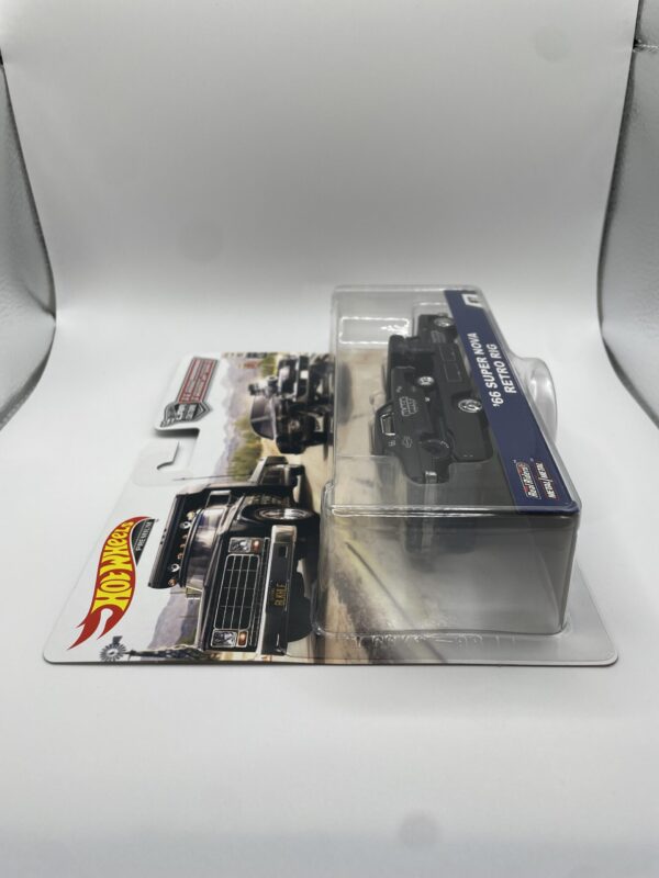 Hot Wheels Team Transport #7 '66 Super Nova w/ Retro Rig - Image 4