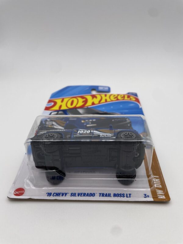 Hot Wheels '19 Chevy Silverado Trail Boss LT - Image 2