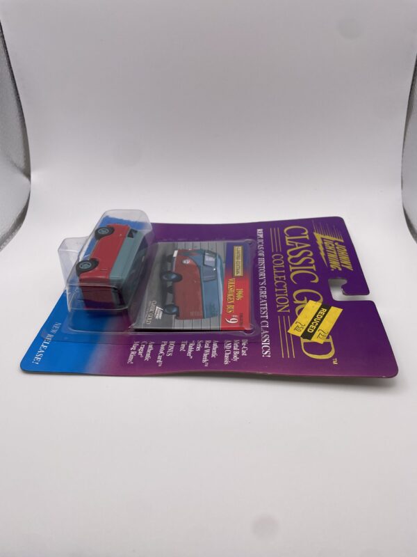 Johnny Lightning Classic Gold Collection 1960s Volkswagen Bus - Image 4