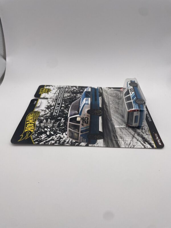 2025 Hot Wheels Car Culture Fast Wagons Volvo 850 Estate - Image 4
